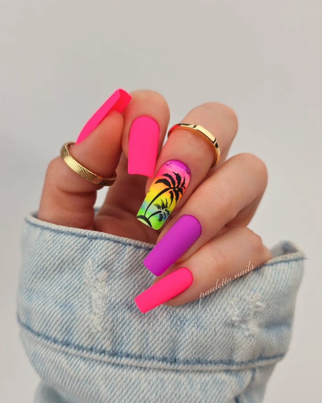 Palm Dreams & Neon Scenes